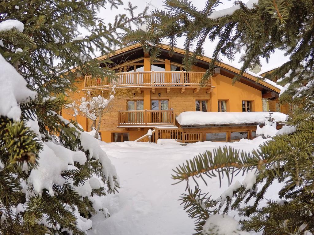 Chalet Alpina Hotel & Apartments La Thuile Exterior photo