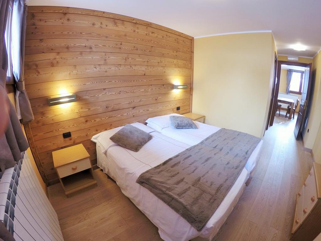 Chalet Alpina Hotel & Apartments La Thuile Exterior photo