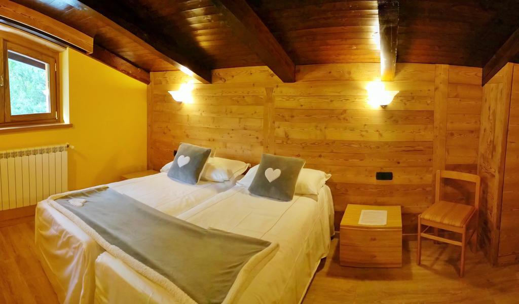 Chalet Alpina Hotel & Apartments La Thuile Exterior photo