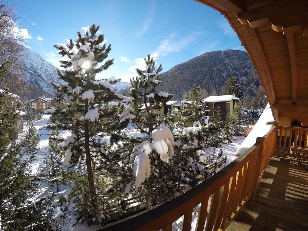 Chalet Alpina Hotel & Apartments La Thuile Exterior photo