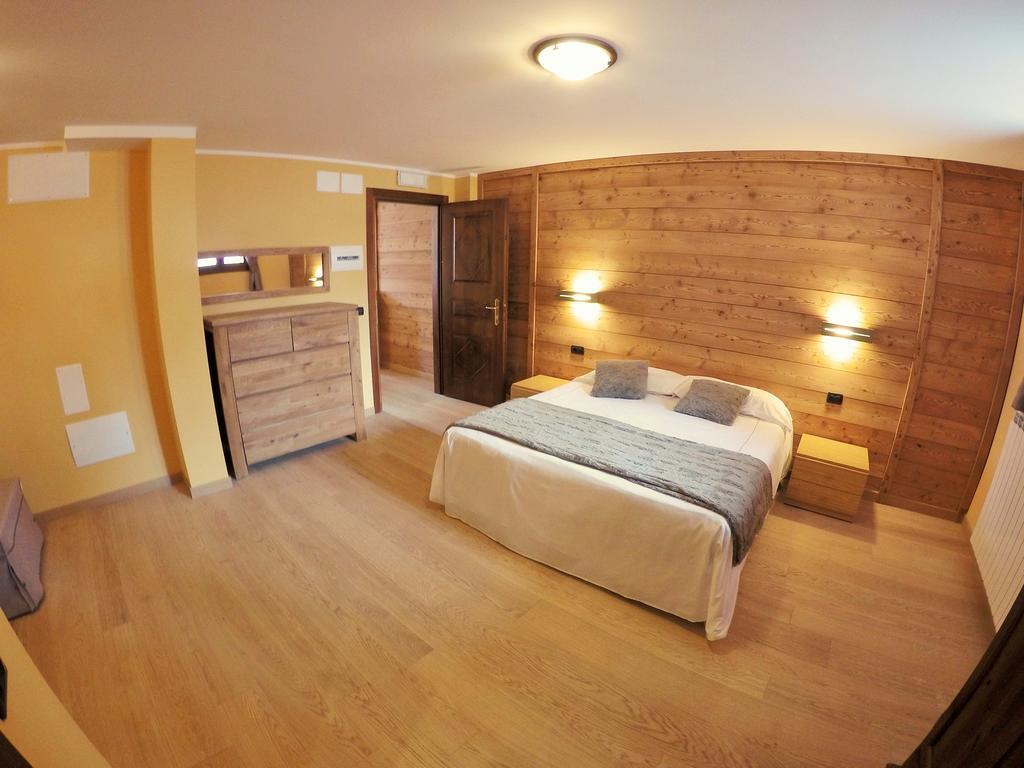 Chalet Alpina Hotel & Apartments La Thuile Exterior photo