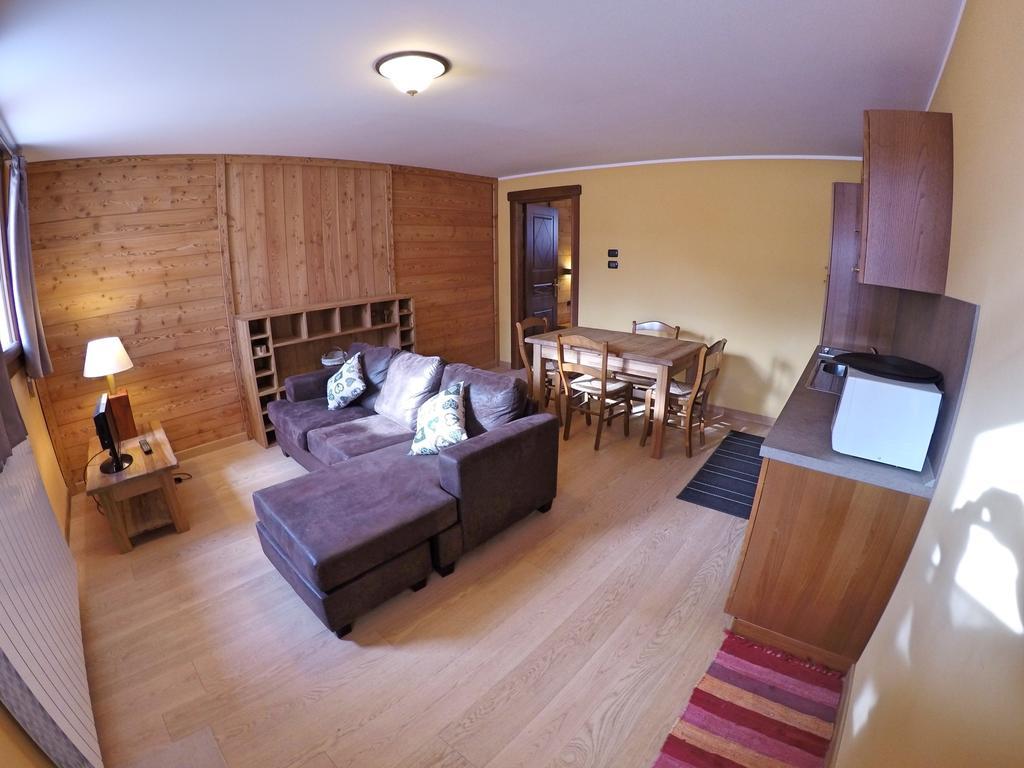 Chalet Alpina Hotel & Apartments La Thuile Exterior photo