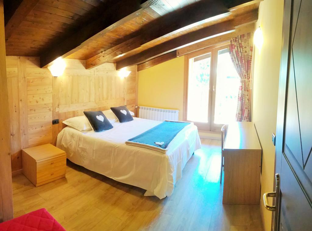 Chalet Alpina Hotel & Apartments La Thuile Exterior photo